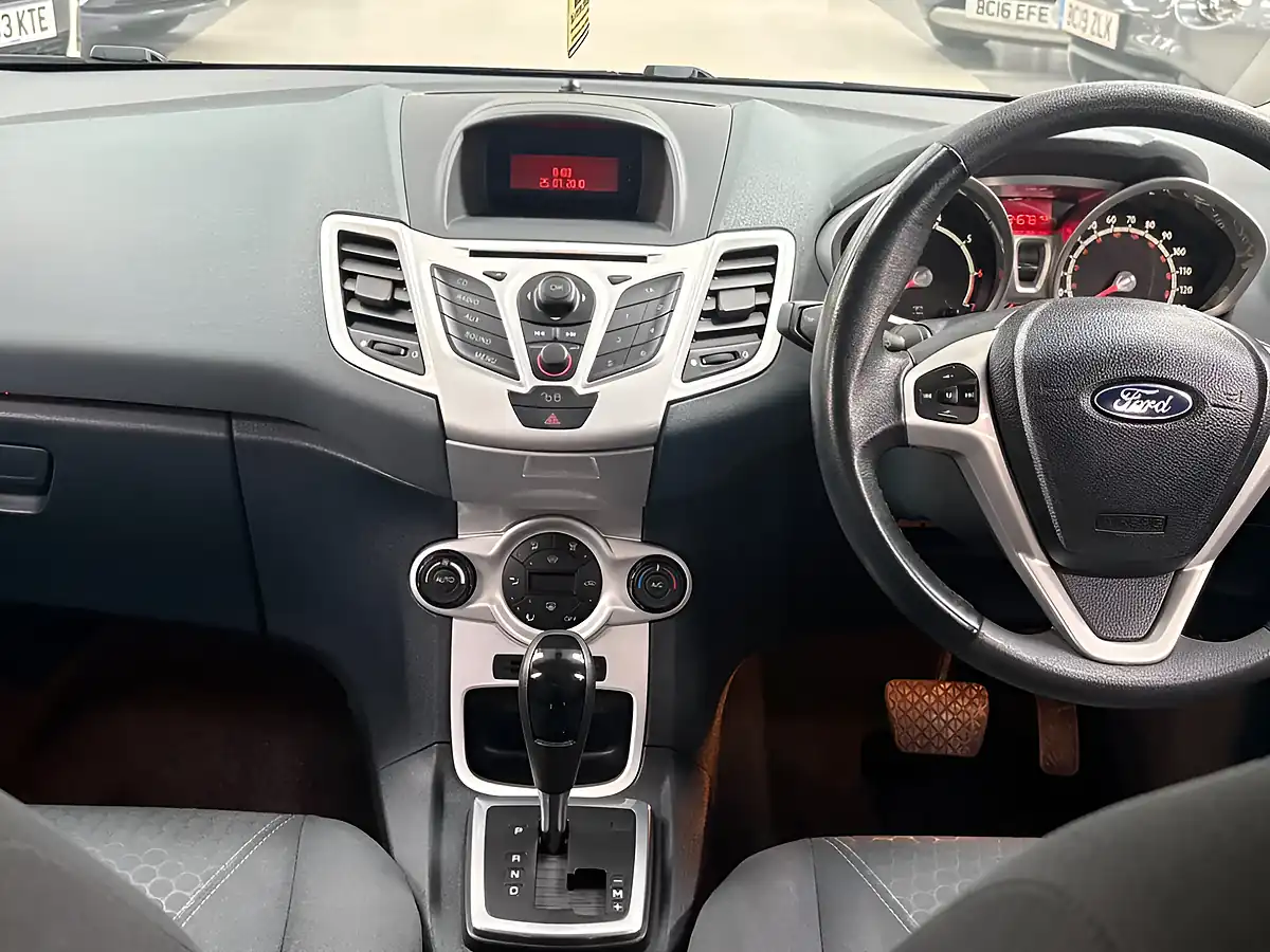 Used 2009 Ford Fiesta Titanium Red - Interior and Exterior details 14