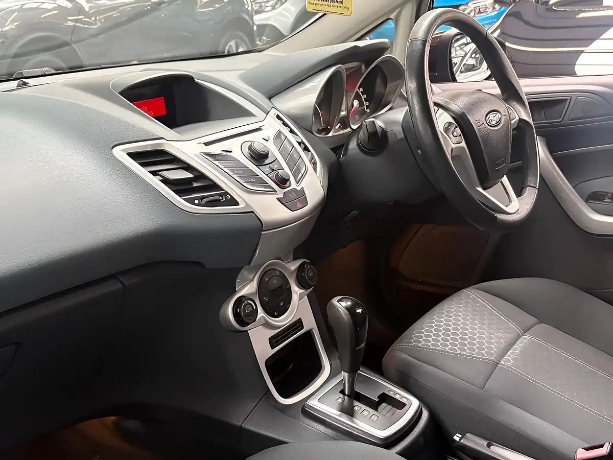 Used 2009 Ford Fiesta Titanium Red - Interior and Exterior details 15