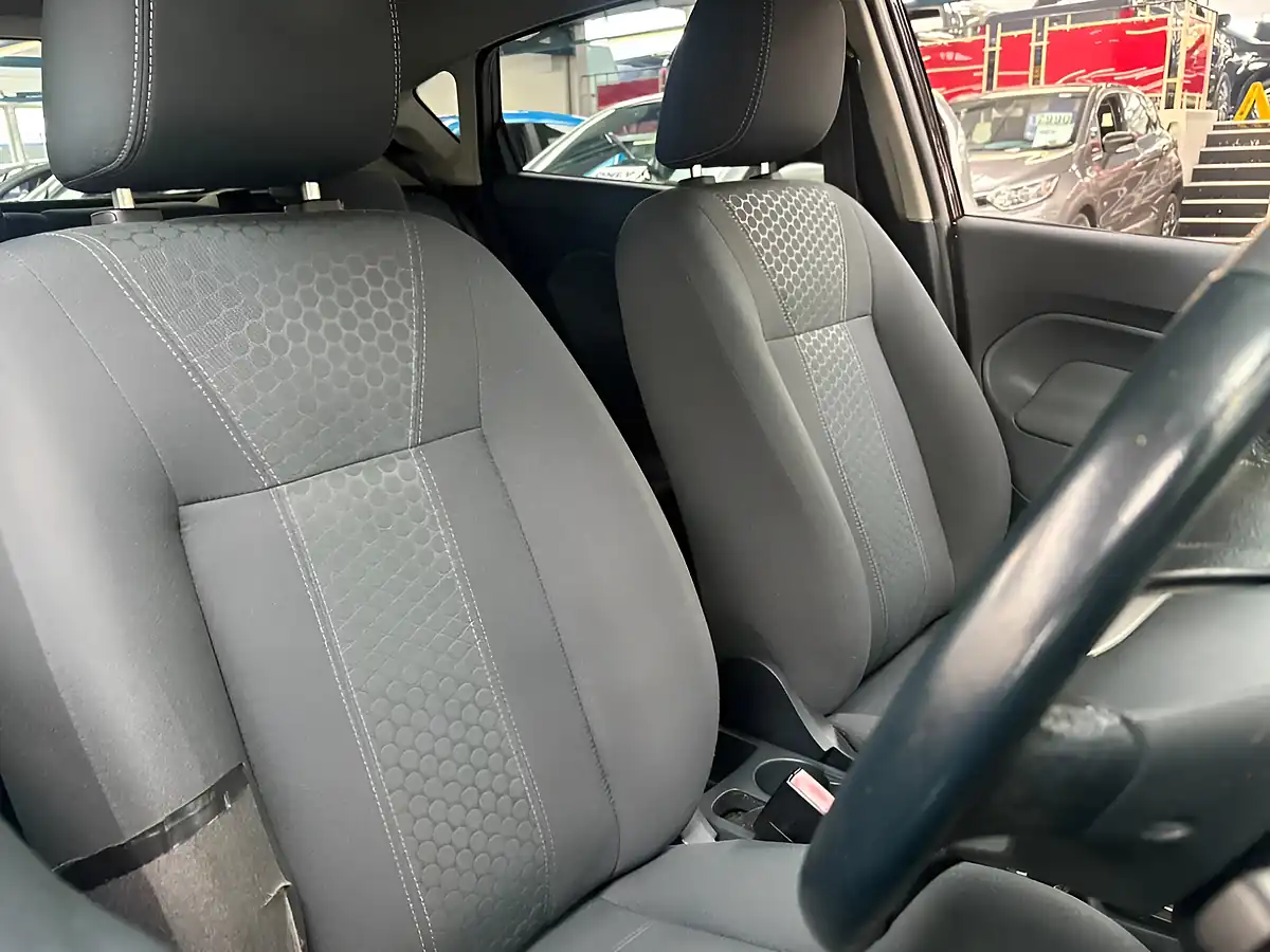 Used 2009 Ford Fiesta Titanium Red - Interior and Exterior details 16
