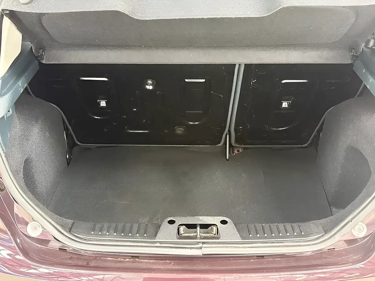 Used 2009 Ford Fiesta Titanium Red - Interior and Exterior details 18