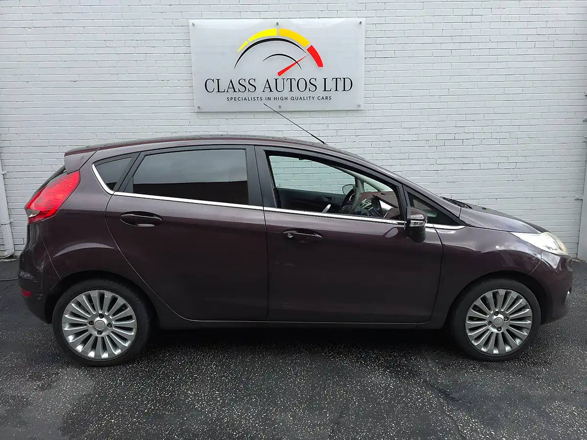 Used 2009 Ford Fiesta Titanium Red - Interior and Exterior details 10