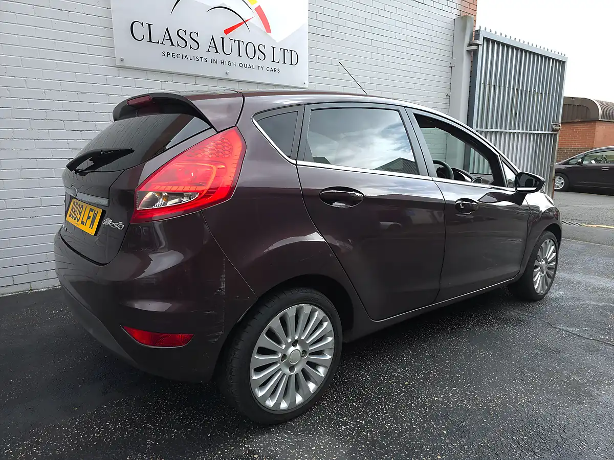 Used 2009 Ford Fiesta Titanium Red - Interior and Exterior details 11