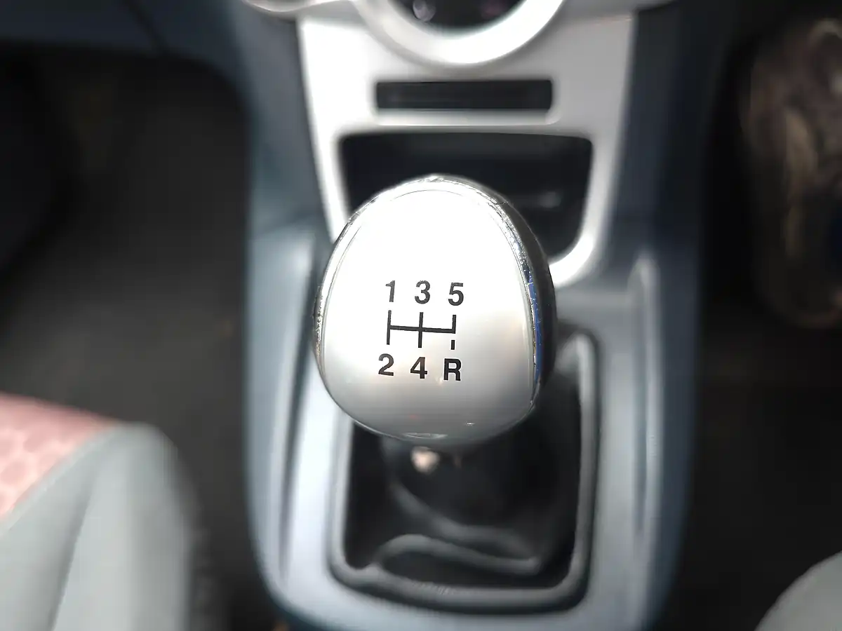 Used 2009 Ford Fiesta Titanium Red - Interior and Exterior details 12