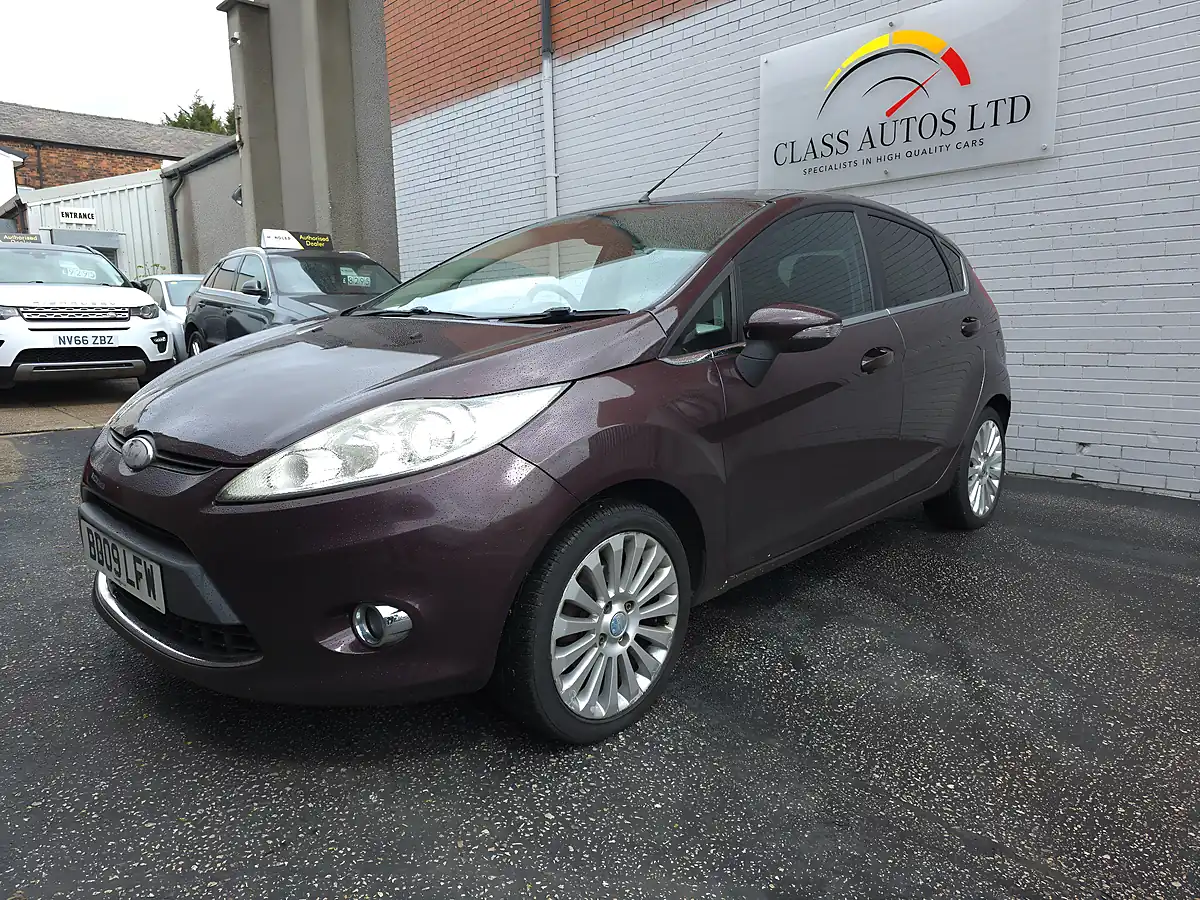 Used 2009 Ford Fiesta Titanium Red - Interior and Exterior details 4