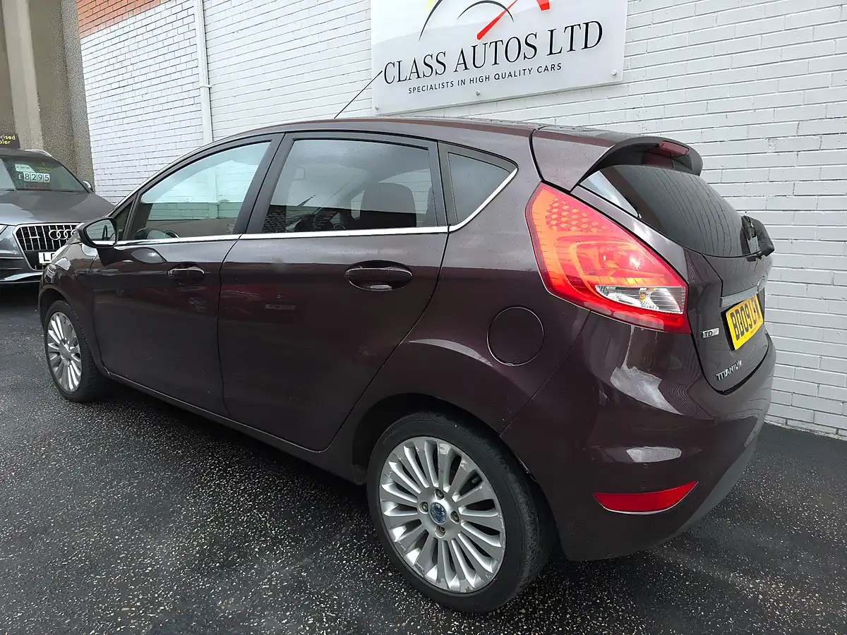 Used 2009 Ford Fiesta Titanium Red - Interior and Exterior details 5