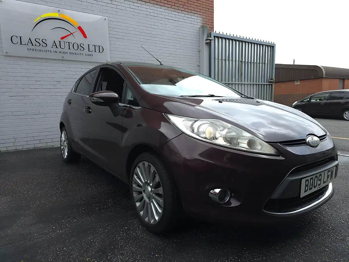 Used 2009 Ford Fiesta Titanium Red - Interior and Exterior details 6