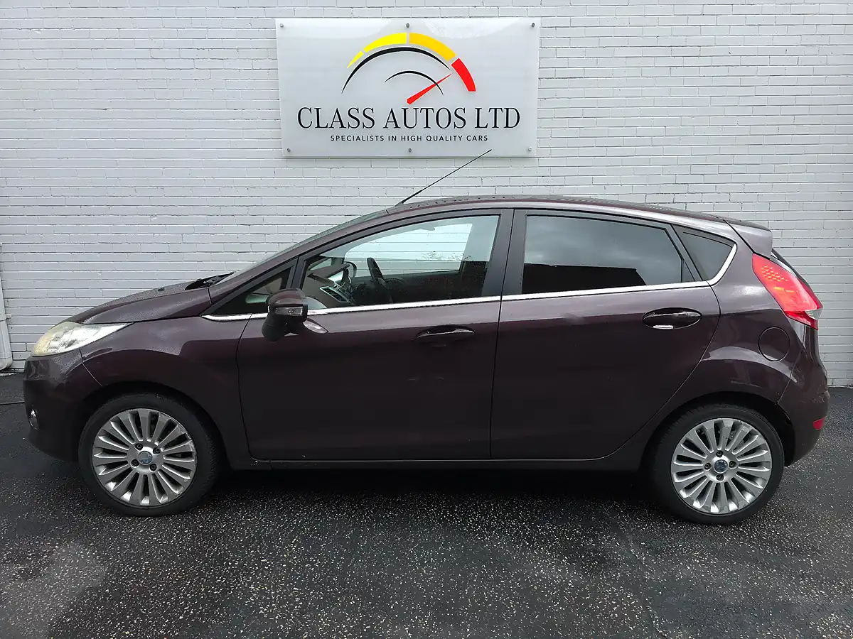 Used 2009 Ford Fiesta Titanium Red - Interior and Exterior details 8