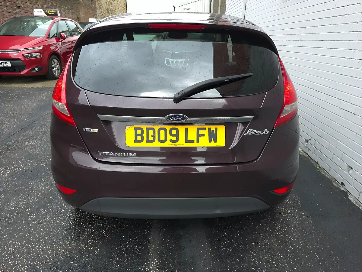 Used 2009 Ford Fiesta Titanium Red - Interior and Exterior details 9