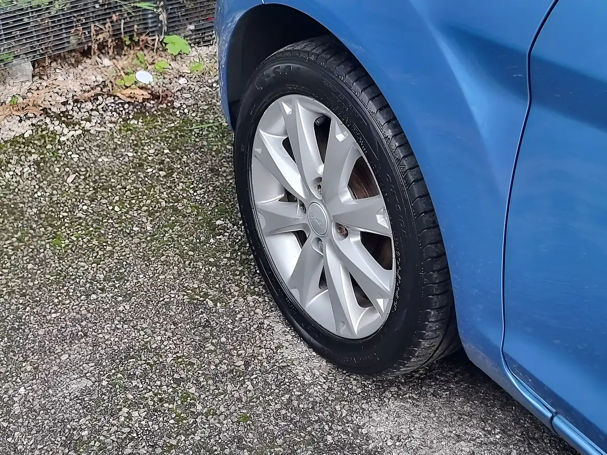 Used 2009 Ford Fiesta Zetec Blue - Interior and Exterior details 10