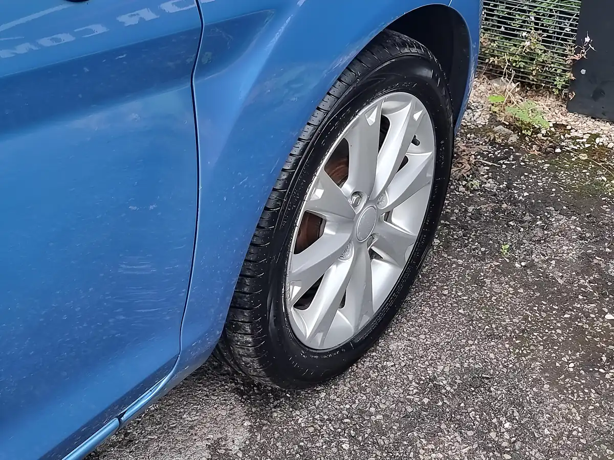 Used 2009 Ford Fiesta Zetec Blue - Interior and Exterior details 11