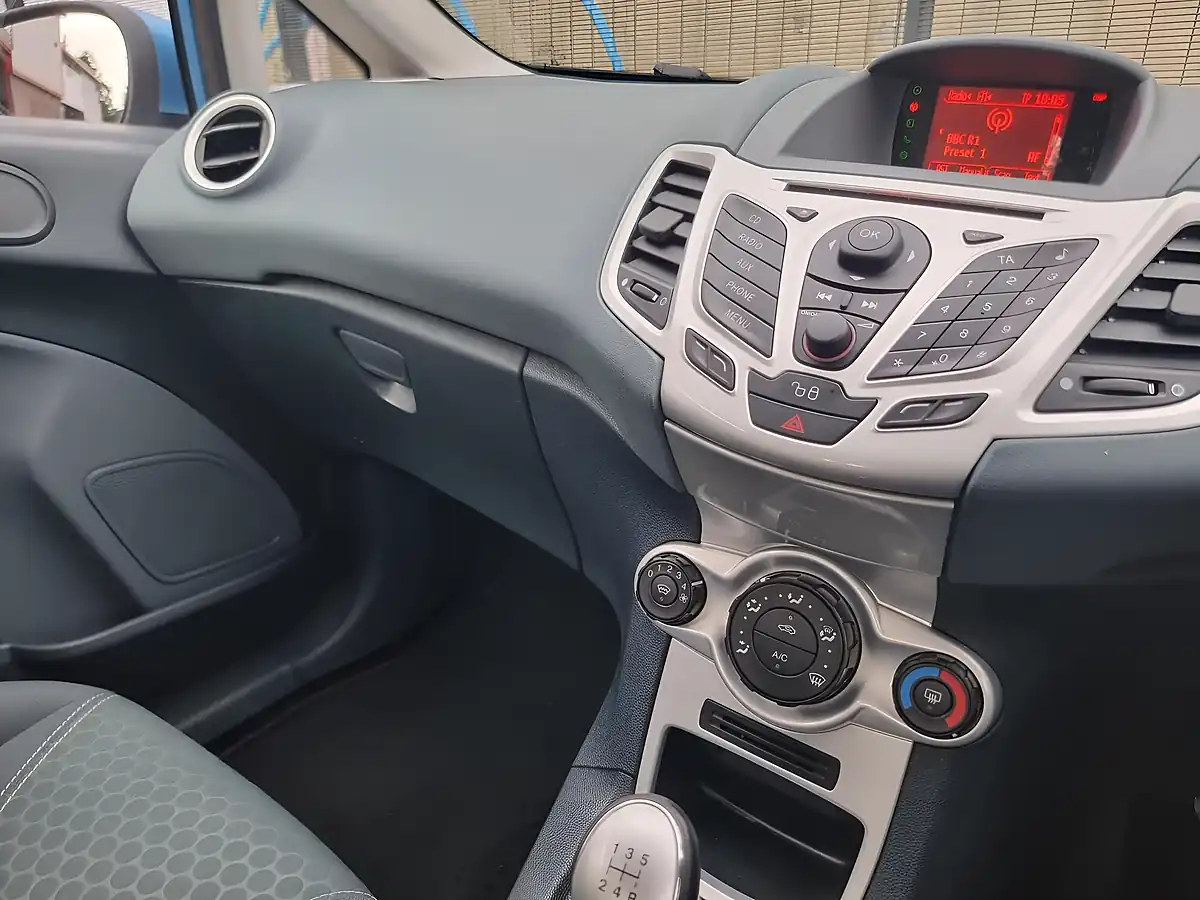 Used 2009 Ford Fiesta Zetec Blue - Interior and Exterior details 18