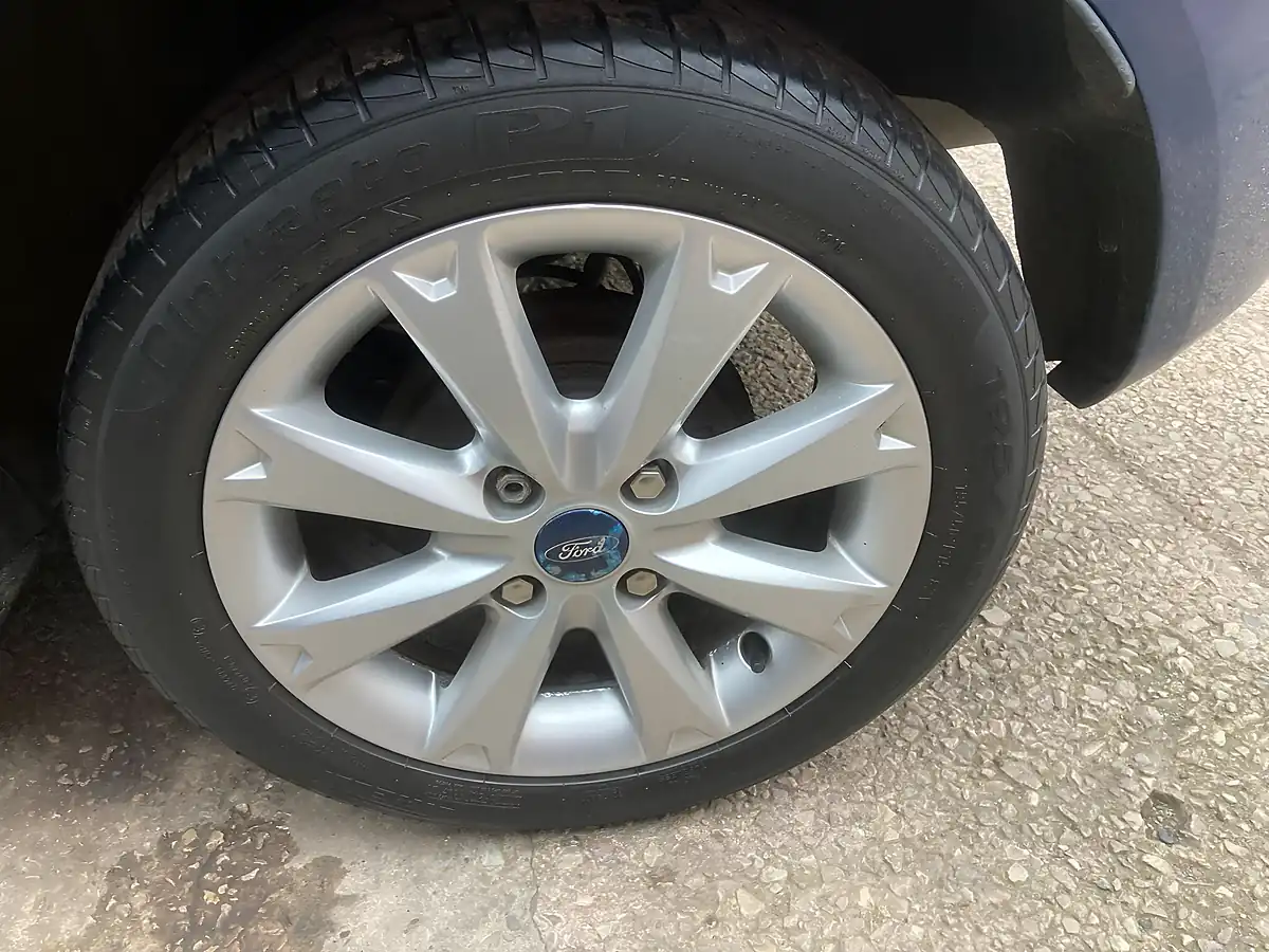 Used 2009 Ford Fiesta Zetec Blue - Interior and Exterior details 11