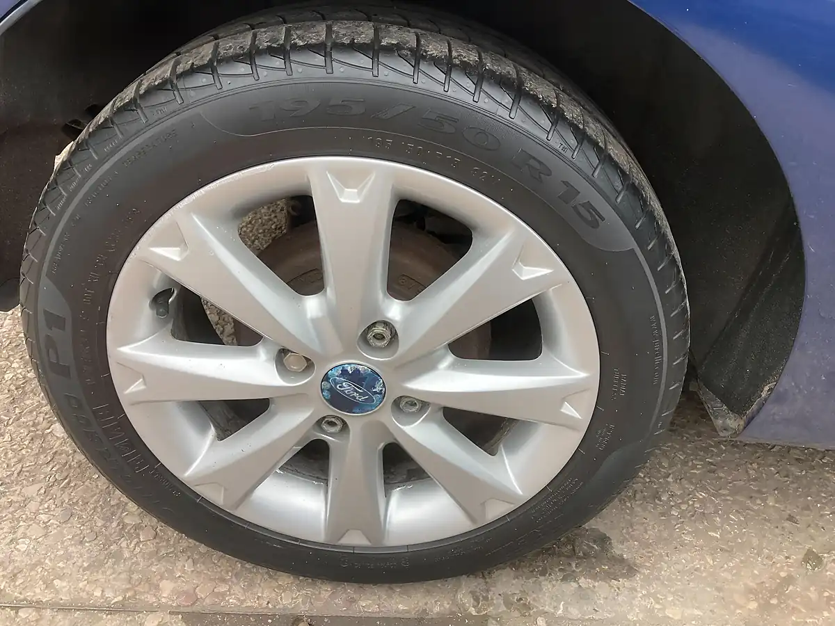 Used 2009 Ford Fiesta Zetec Blue - Interior and Exterior details 14
