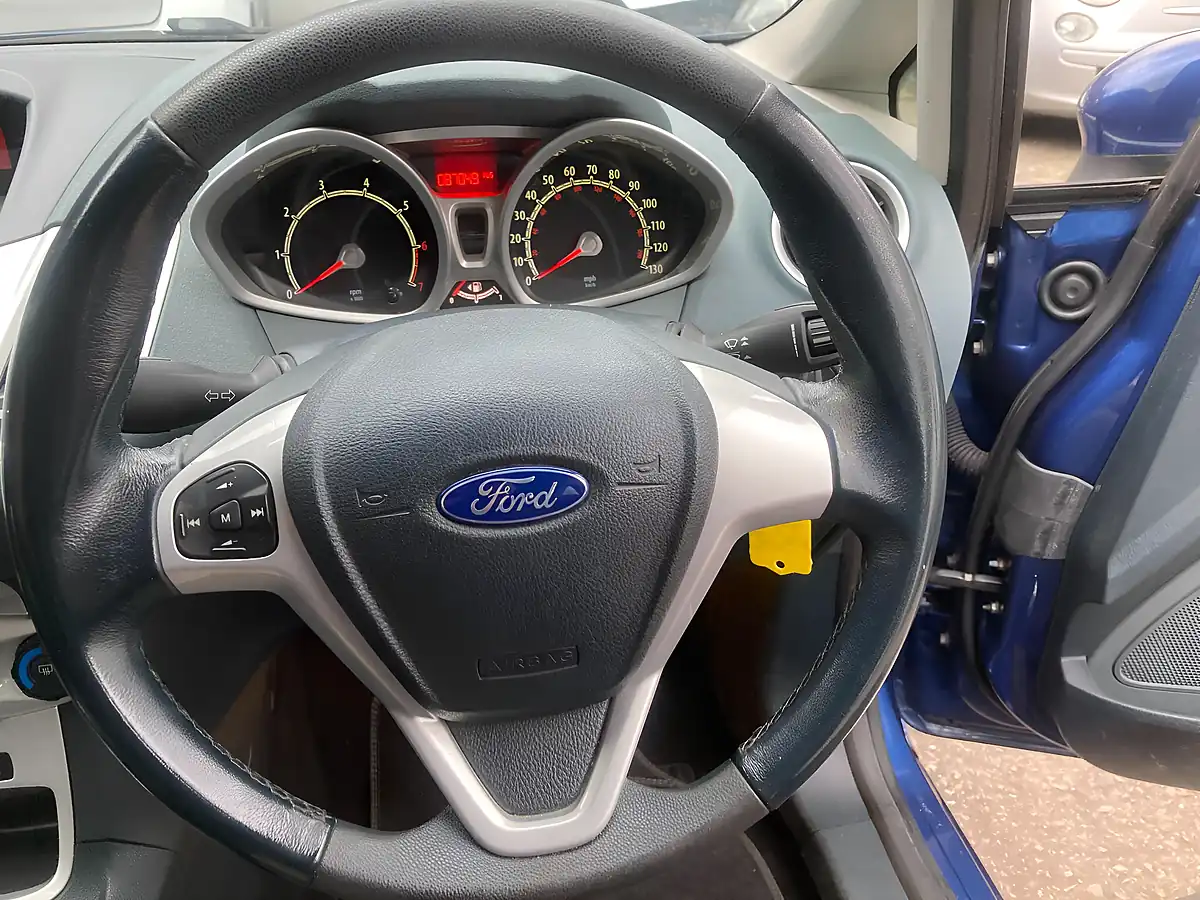 Used 2009 Ford Fiesta Zetec Blue - Interior and Exterior details 18