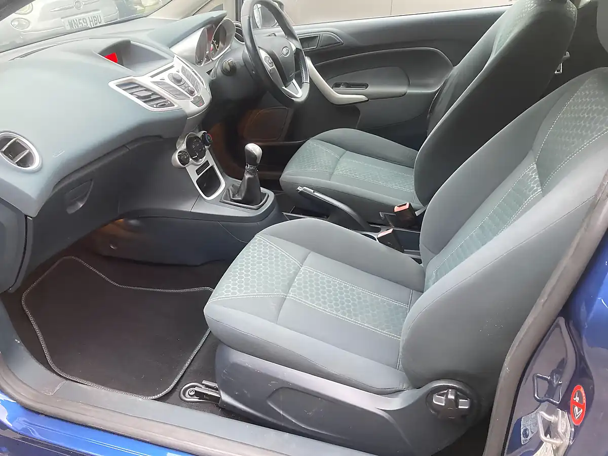 Used 2009 Ford Fiesta Zetec Blue - Interior and Exterior details 19