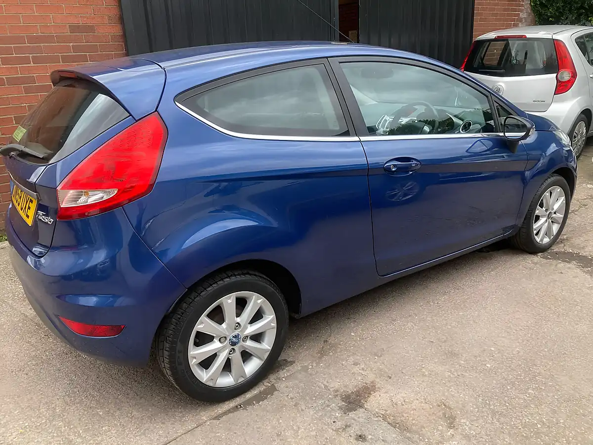 Used 2009 Ford Fiesta Zetec Blue - Interior and Exterior details 4