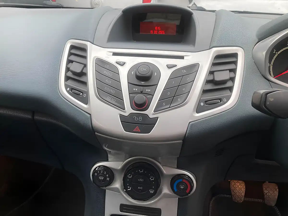 Used 2009 Ford Fiesta Zetec Blue - Interior and Exterior details 7