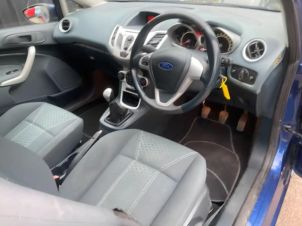 Used 2009 Ford Fiesta Zetec Blue - Interior and Exterior details 8