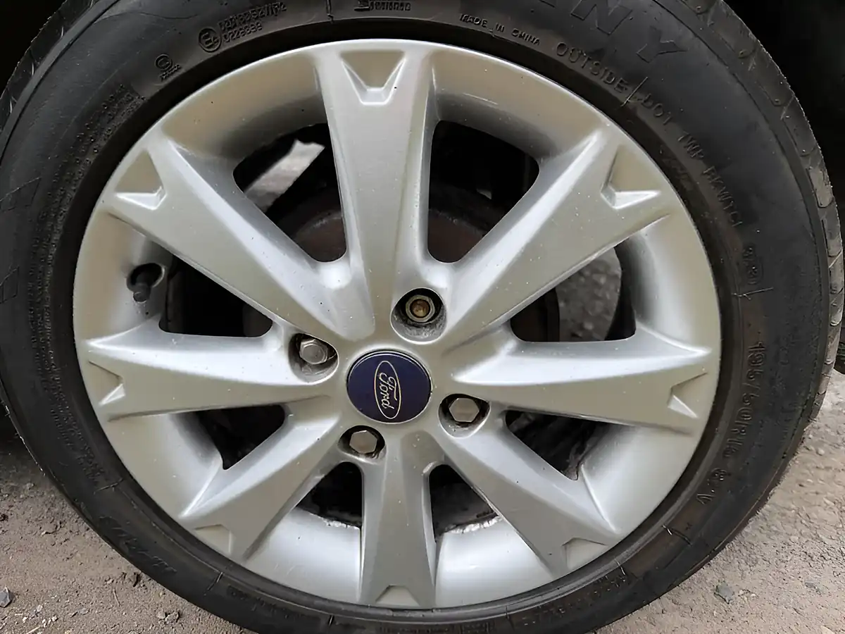 Used 2009 Ford Fiesta Zetec Green - Interior and Exterior details 11