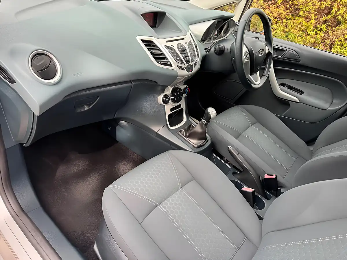 Used 2009 Ford Fiesta Zetec Moondust Silver - Interior and Exterior details 10