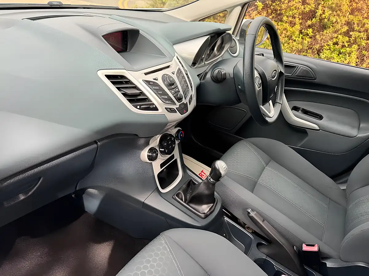Used 2009 Ford Fiesta Zetec Moondust Silver - Interior and Exterior details 12