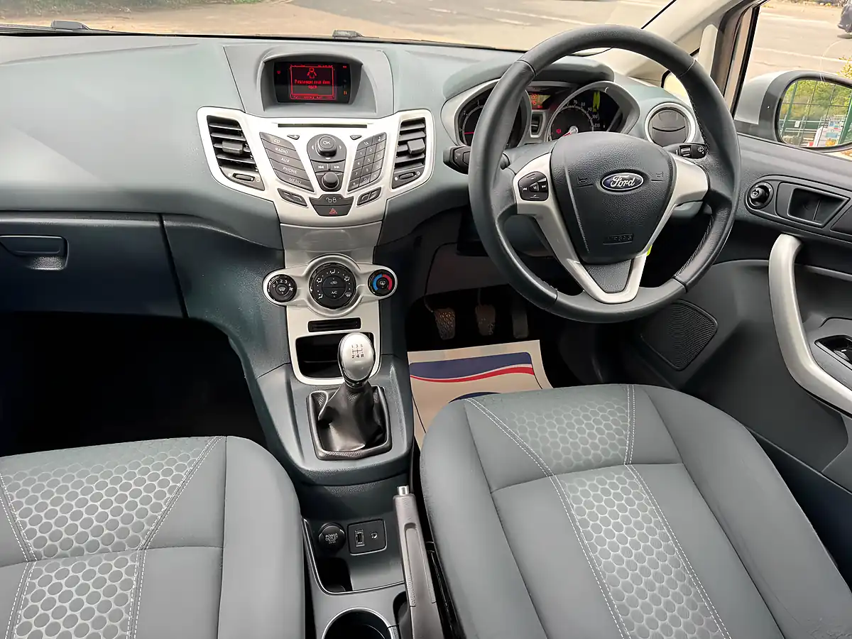 Used 2009 Ford Fiesta Zetec Moondust Silver - Interior and Exterior details 13