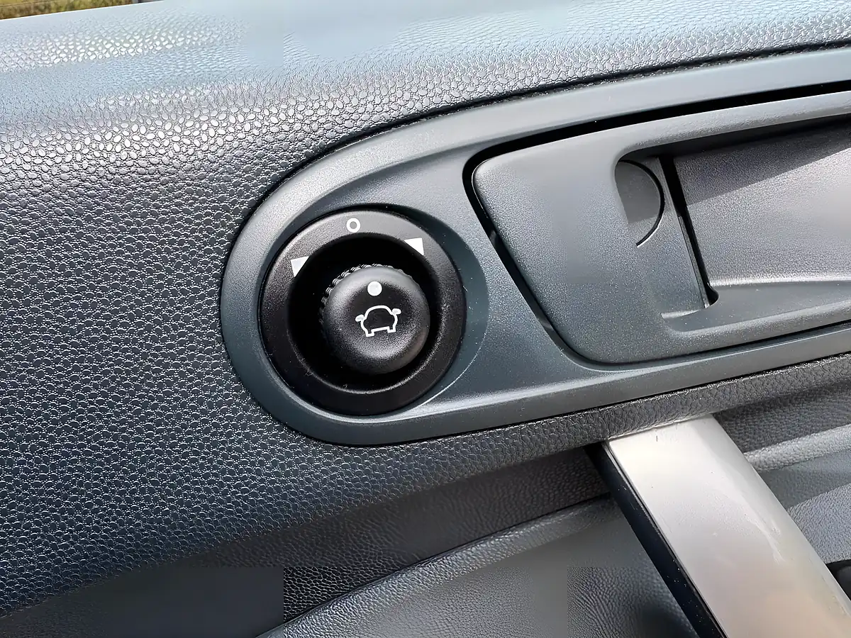 Used 2009 Ford Fiesta Zetec Moondust Silver - Interior and Exterior details 14