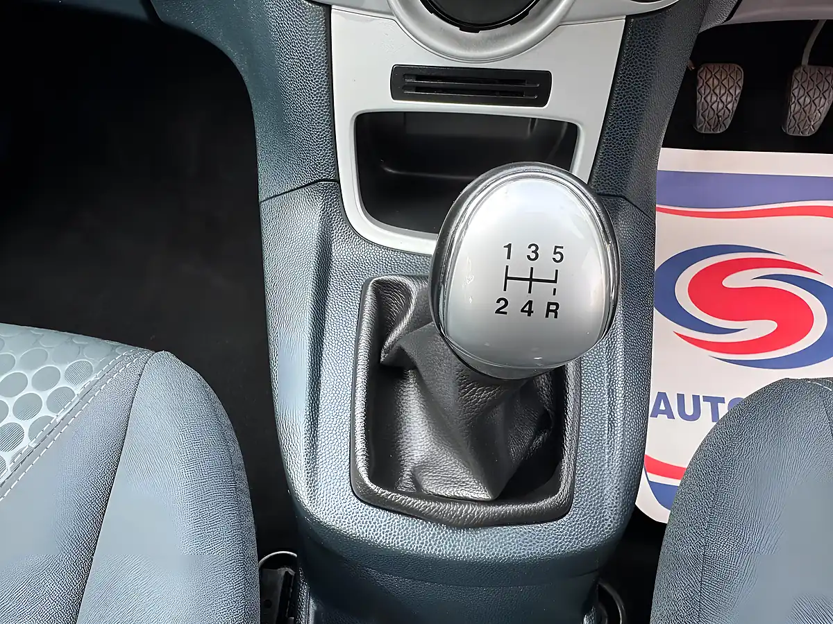 Used 2009 Ford Fiesta Zetec Moondust Silver - Interior and Exterior details 16