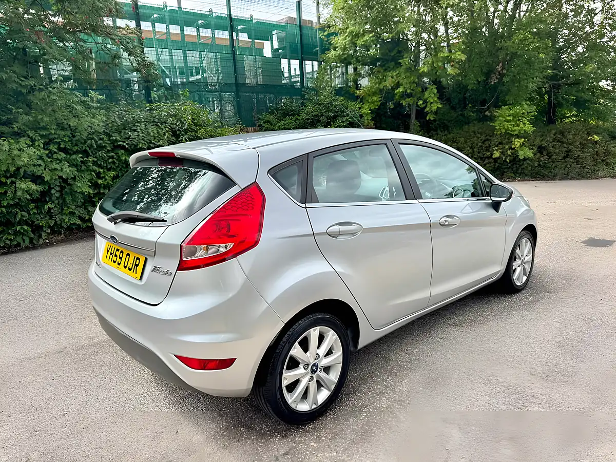 Used 2009 Ford Fiesta Zetec Moondust Silver - Interior and Exterior details 4