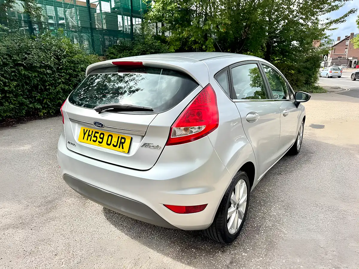 Used 2009 Ford Fiesta Zetec Moondust Silver - Interior and Exterior details 7