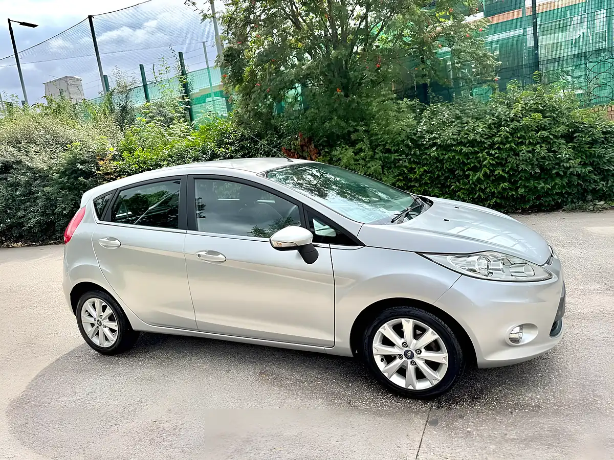 Used 2009 Ford Fiesta Zetec Moondust Silver - Interior and Exterior details 8