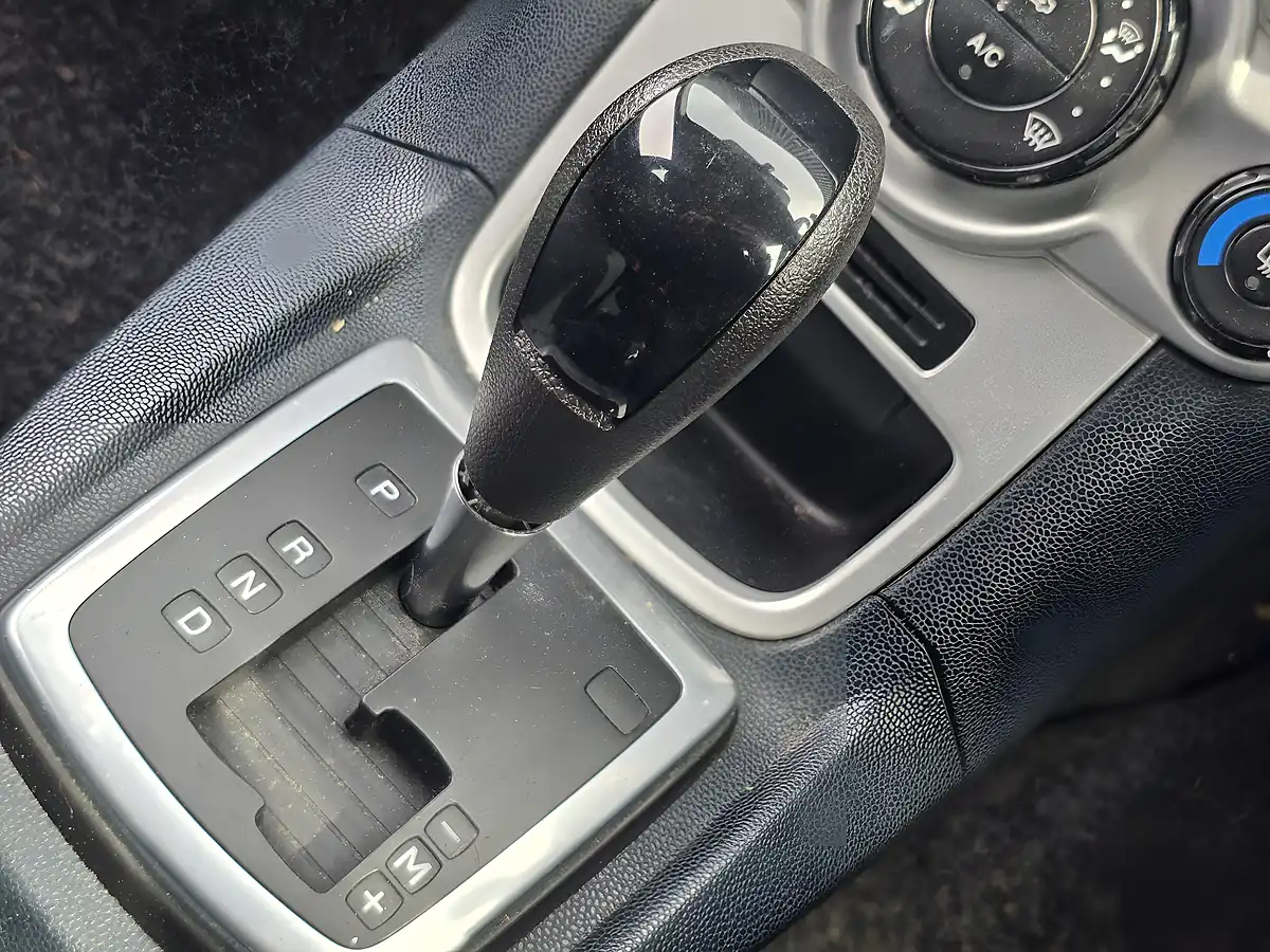 Used 2009 Ford Fiesta Zetec Red - Interior and Exterior details 10