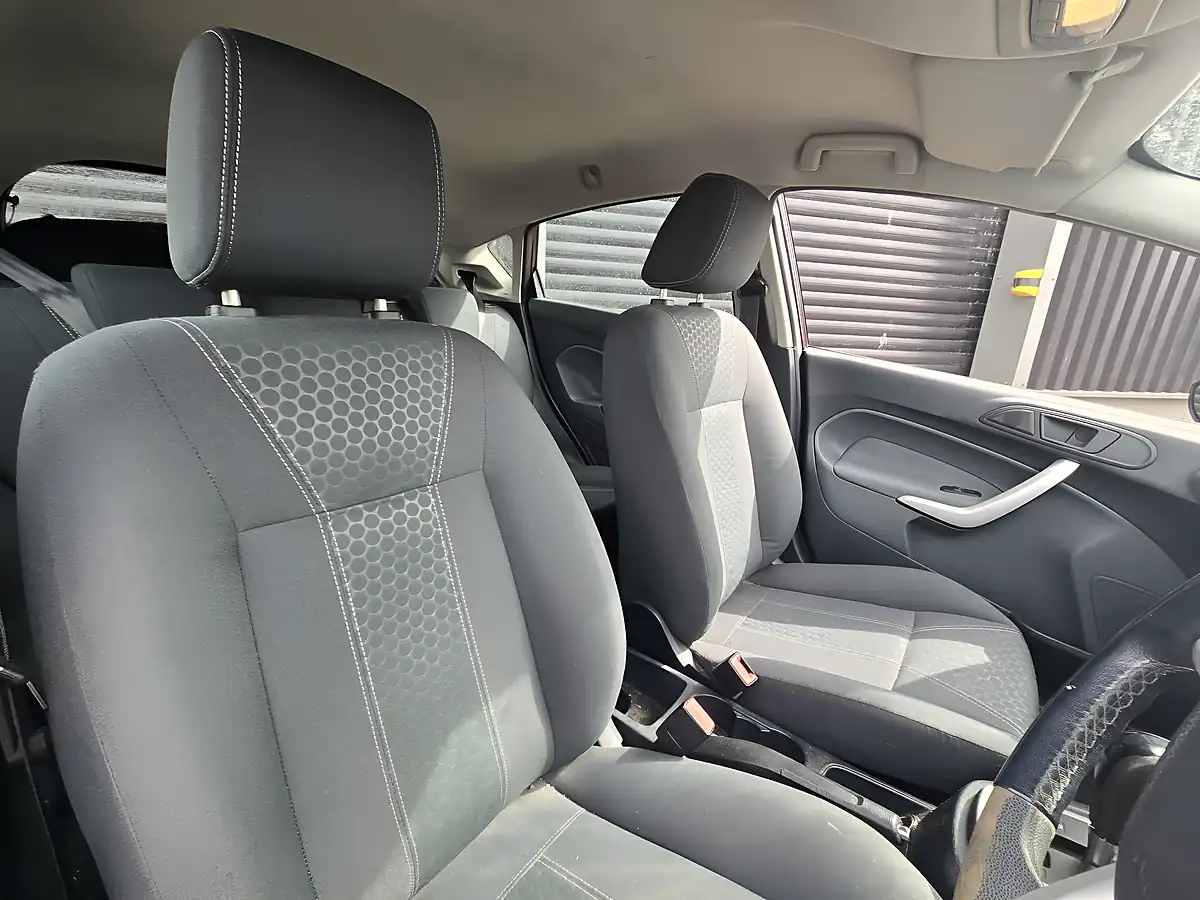 Used 2009 Ford Fiesta Zetec Red - Interior and Exterior details 4
