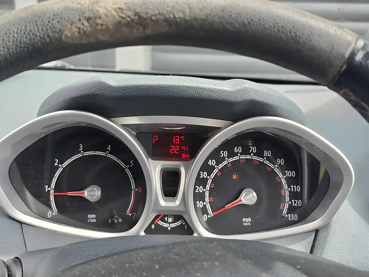 Used 2009 Ford Fiesta Zetec Red - Interior and Exterior details 8