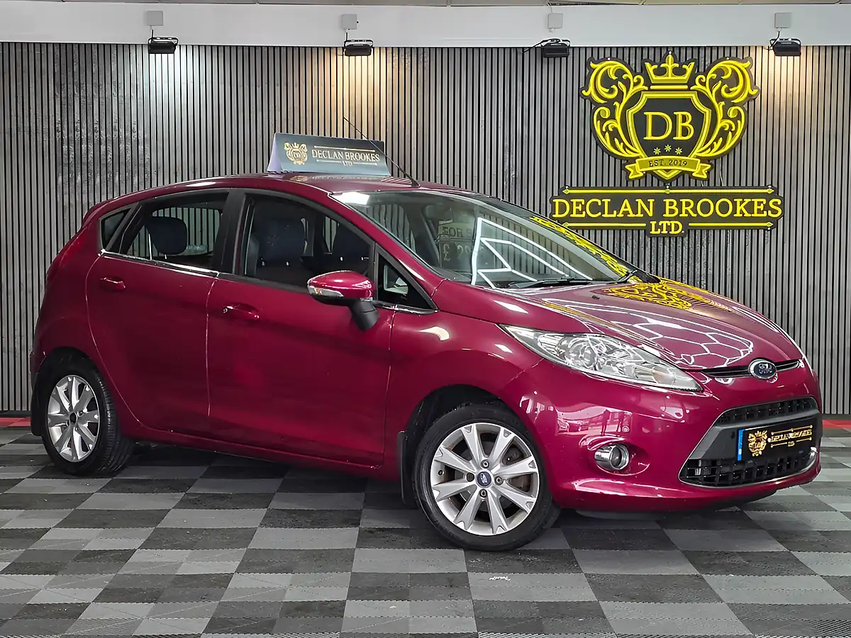 Used 2009 Ford Fiesta Zetec Red - Front View
