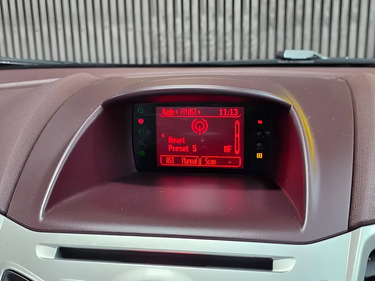 Used 2009 Ford Fiesta Zetec Red - Interior and Exterior details 16