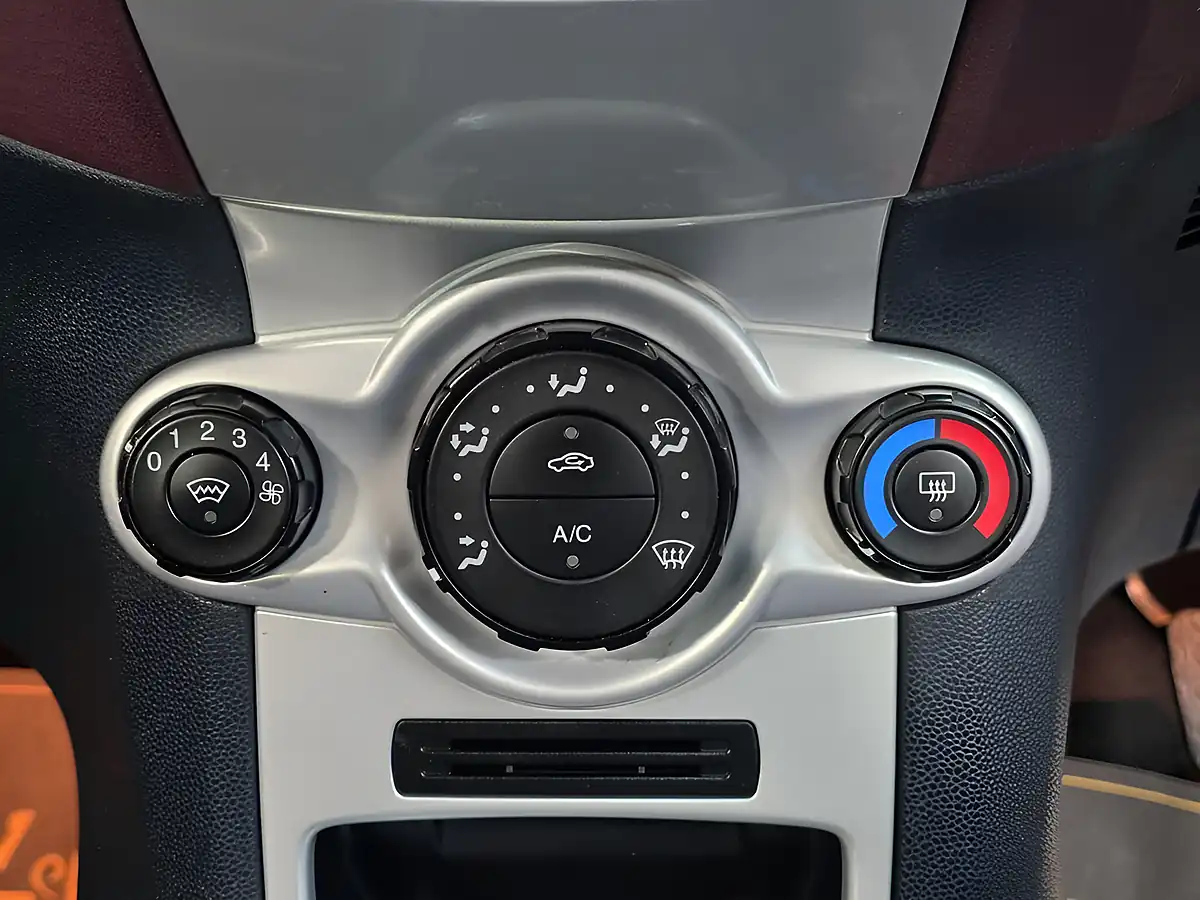 Used 2009 Ford Fiesta Zetec Red - Interior and Exterior details 17