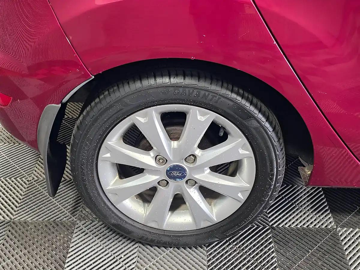 Used 2009 Ford Fiesta Zetec Red - Interior and Exterior details 19