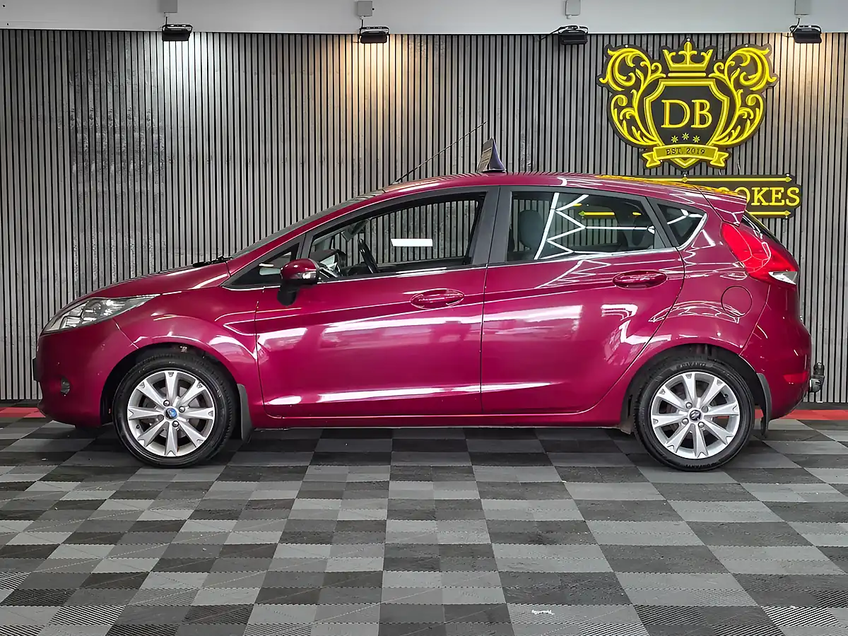 Used 2009 Ford Fiesta Zetec Red - Interior and Exterior details 6