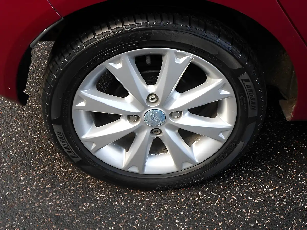 Used 2009 Ford Fiesta Zetec Ruby Red - Interior and Exterior details 11