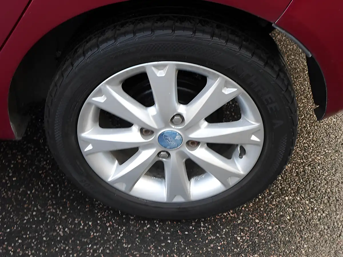Used 2009 Ford Fiesta Zetec Ruby Red - Interior and Exterior details 12