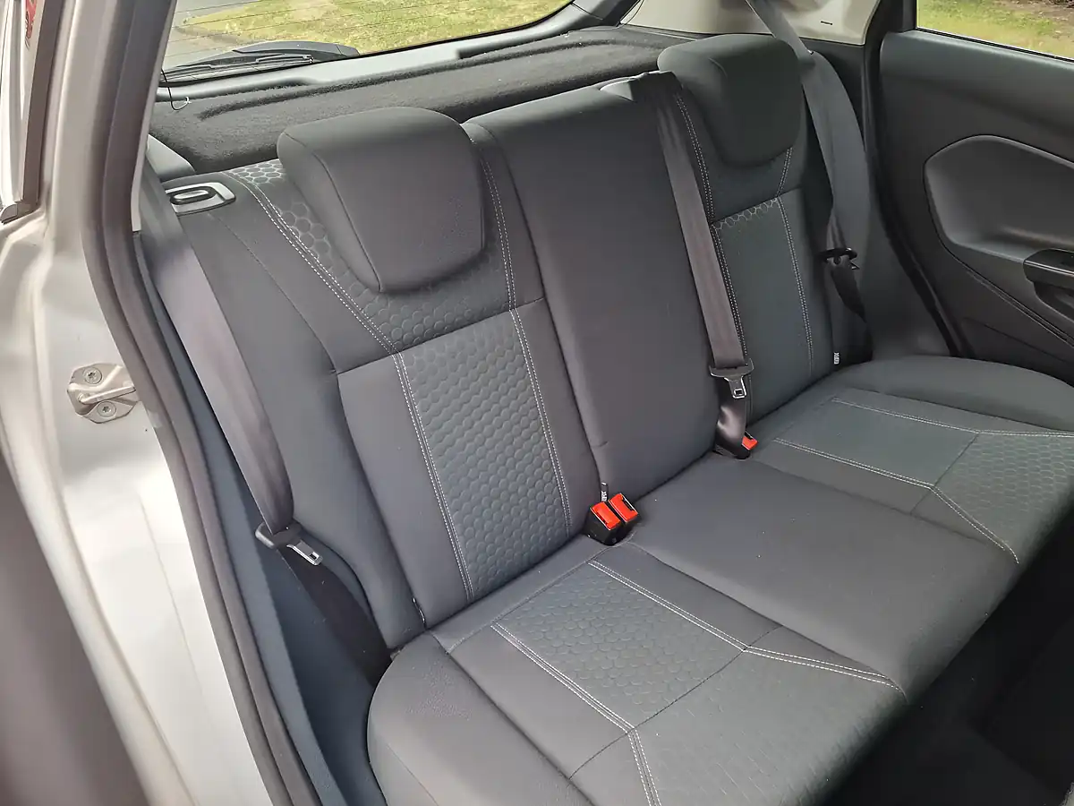 Used 2009 Ford Fiesta Zetec Silver - Interior and Exterior details 10