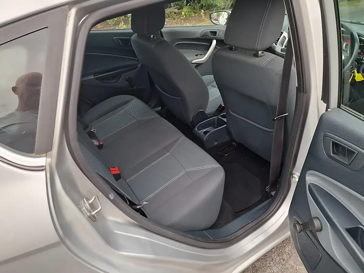 Used 2009 Ford Fiesta Zetec Silver - Interior and Exterior details 11