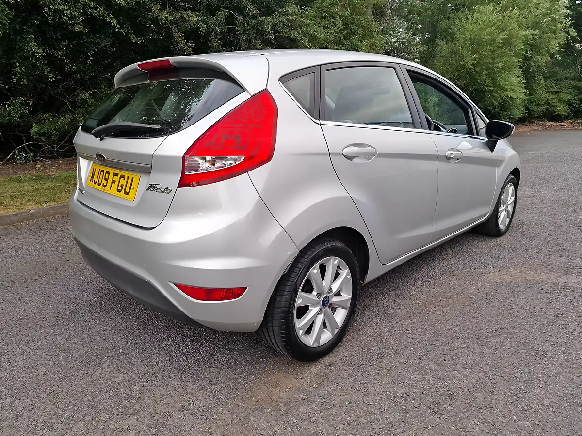 Used 2009 Ford Fiesta Zetec Silver - Interior and Exterior details 19