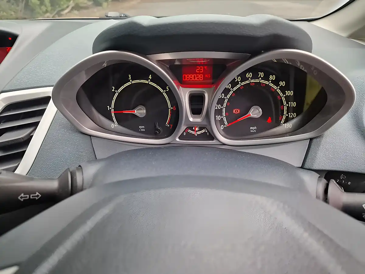Used 2009 Ford Fiesta Zetec Silver - Interior and Exterior details 20
