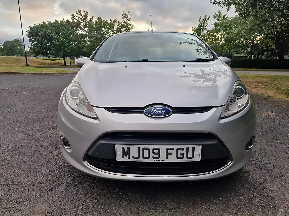 Used 2009 Ford Fiesta Zetec Silver - Interior and Exterior details 4