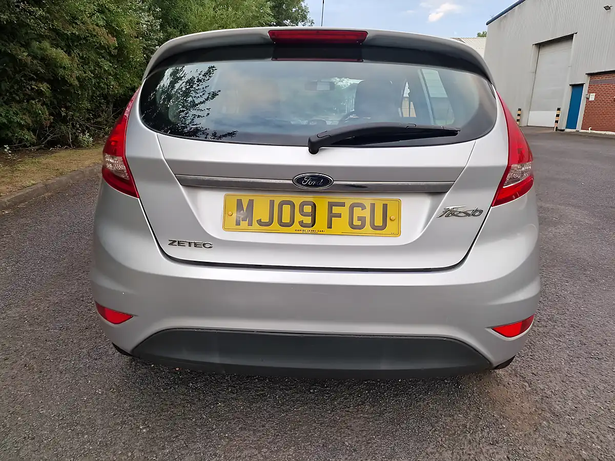 Used 2009 Ford Fiesta Zetec Silver - Interior and Exterior details 5