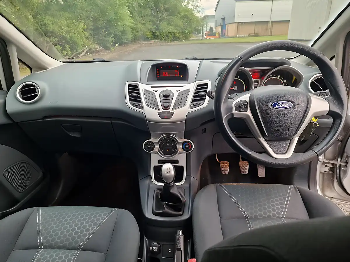 Used 2009 Ford Fiesta Zetec Silver - Interior and Exterior details 6