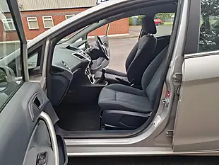 Used 2009 Ford Fiesta Zetec Silver - Interior and Exterior details 9