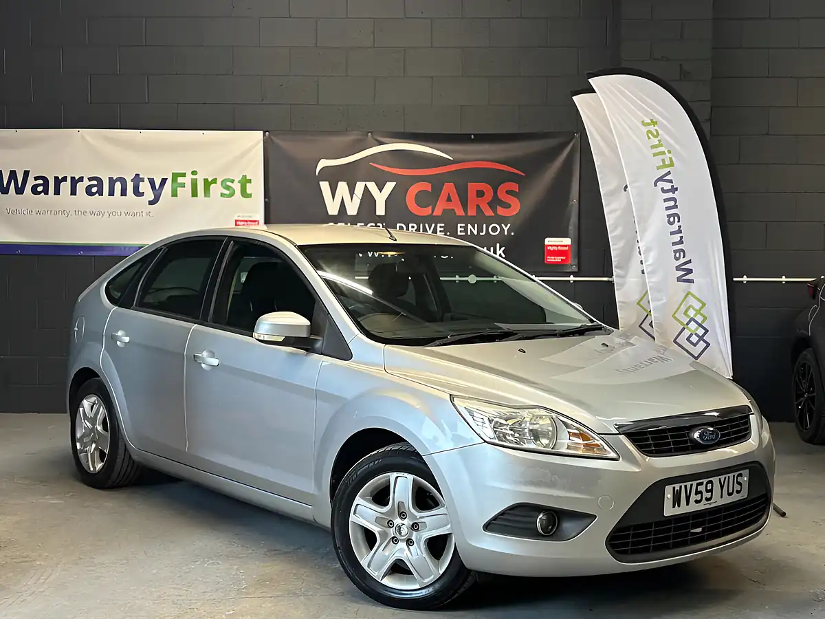 Used 2009 Ford Focus Style Silver - Front View